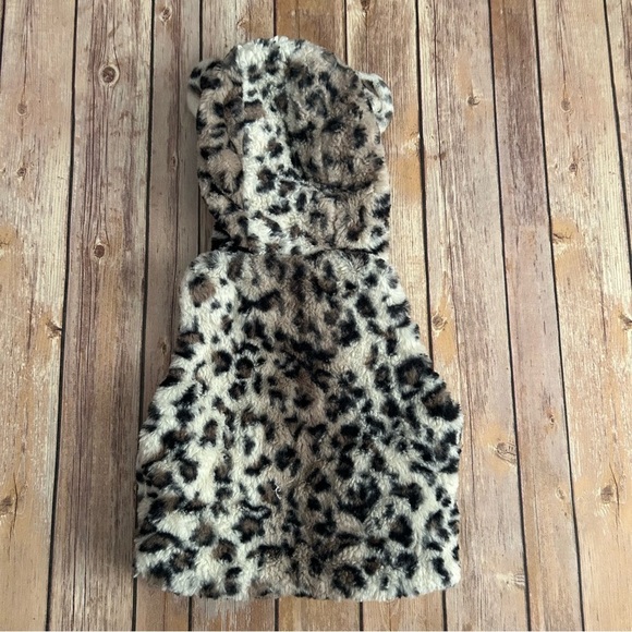 Widgeon Faux Fur Animal Print Vest - Picture 4 of 7